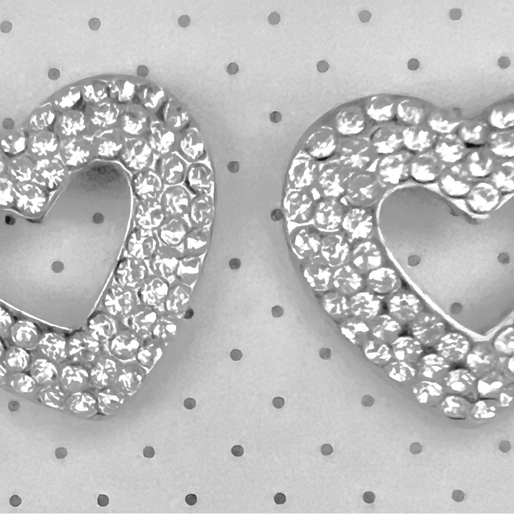Heart 💗 earrings - Picture 2 of 2